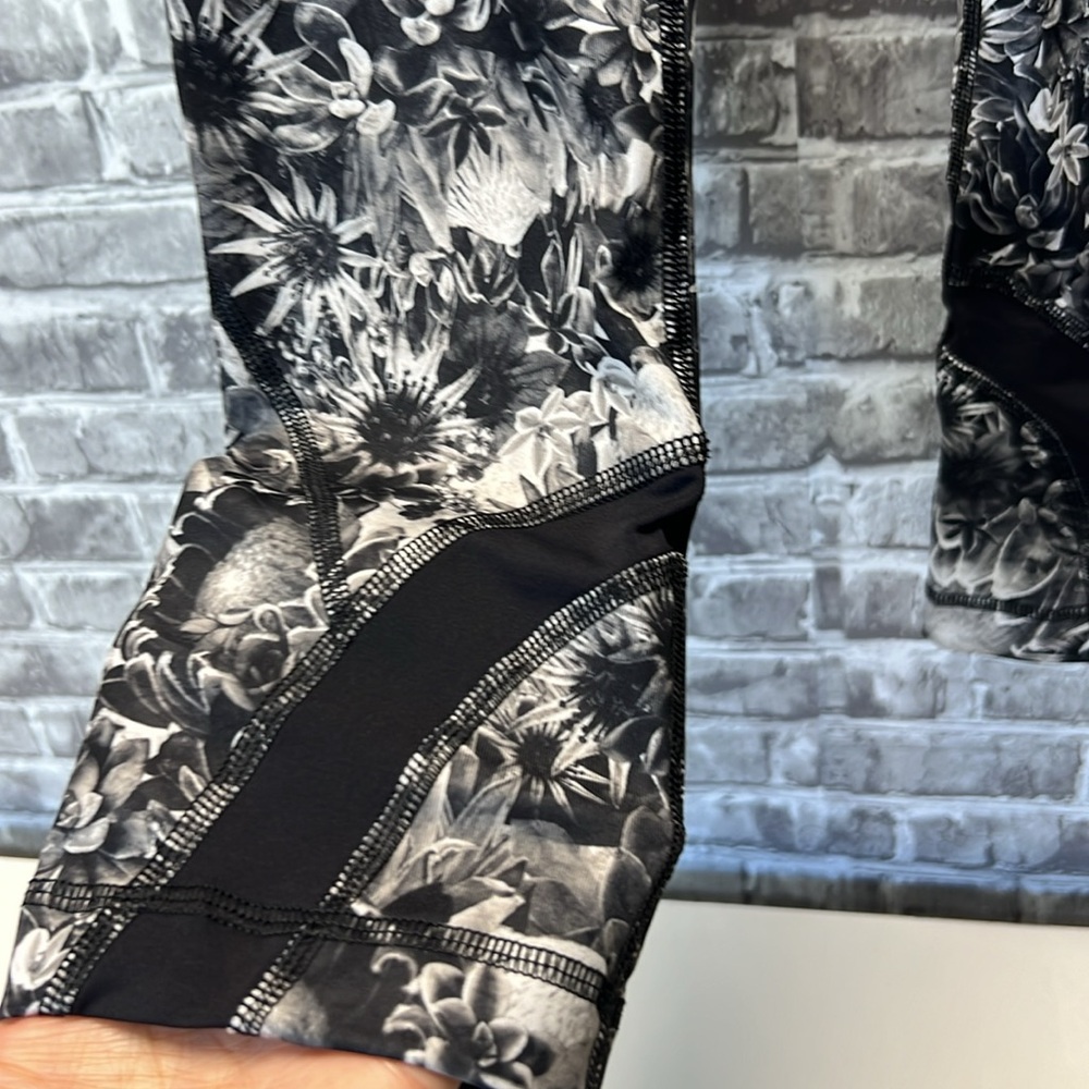 Lululemon leggings - Picture 3 of 8
